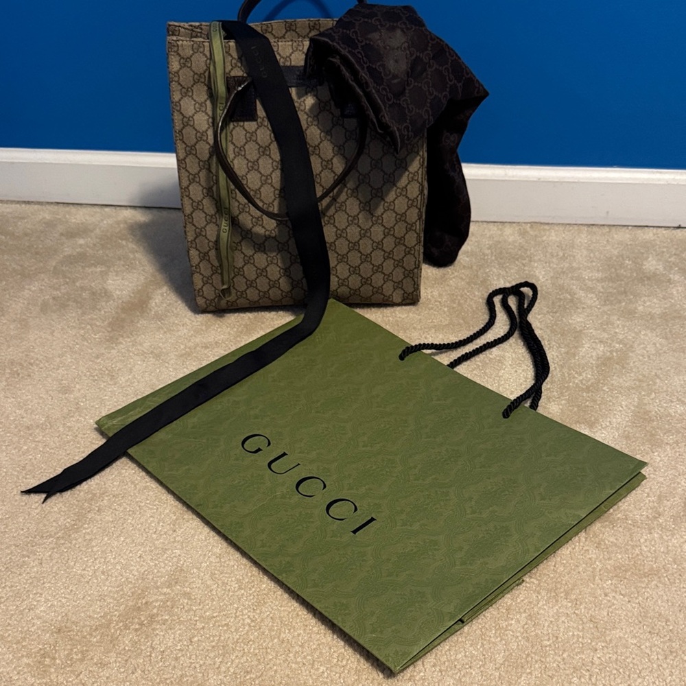 Gucci Brown Monogram Tote w/vintage dust bag,Shopping Bag and Ribbons - Picture 3 of 16
